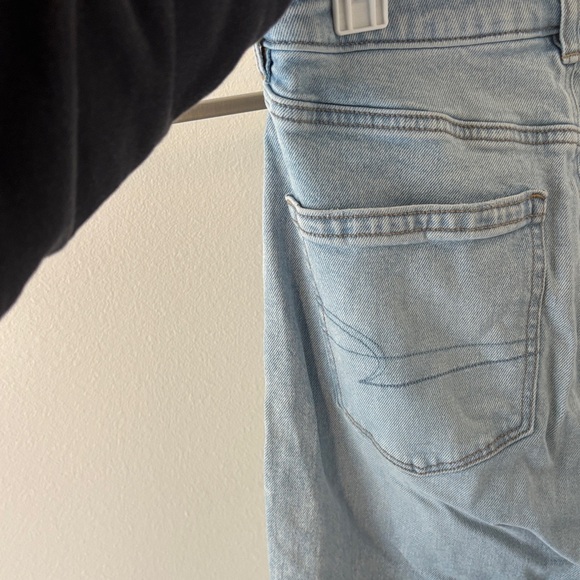 American Eagle Light Blue Strigid Mom Jeans Size 4 Short - Picture 8 of 11